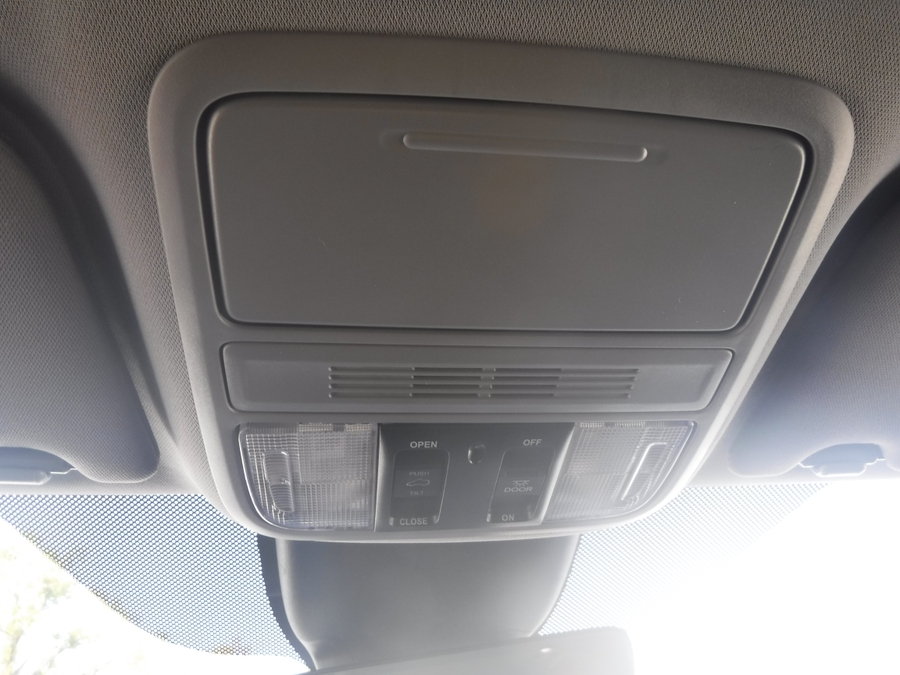 Grey Honda Odyssey image number 14