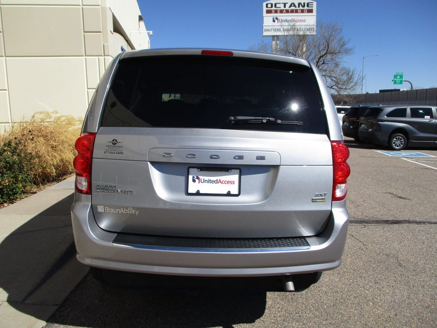 Used 2014 Dodge Grand Caravan SXT - BraunAbility Side Entry Entry Fold Out Automatic Ramp