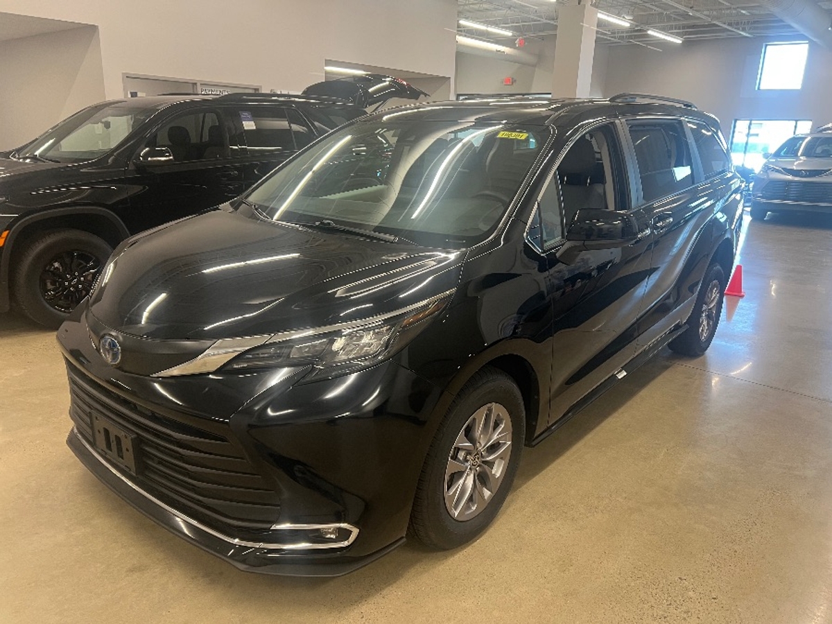 2024 TOYOTA SIENNA - Image 3