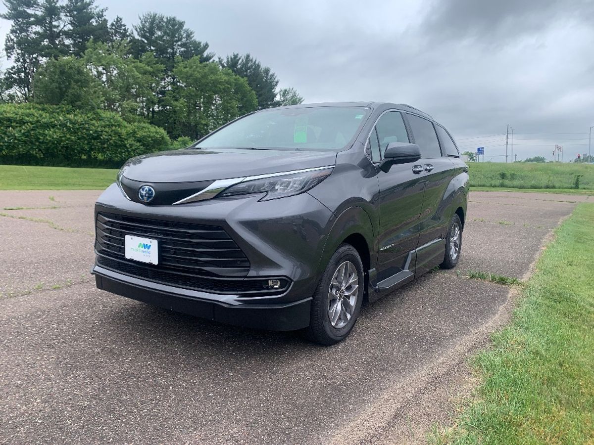 Metallic Gray Toyota Sienna image number 2