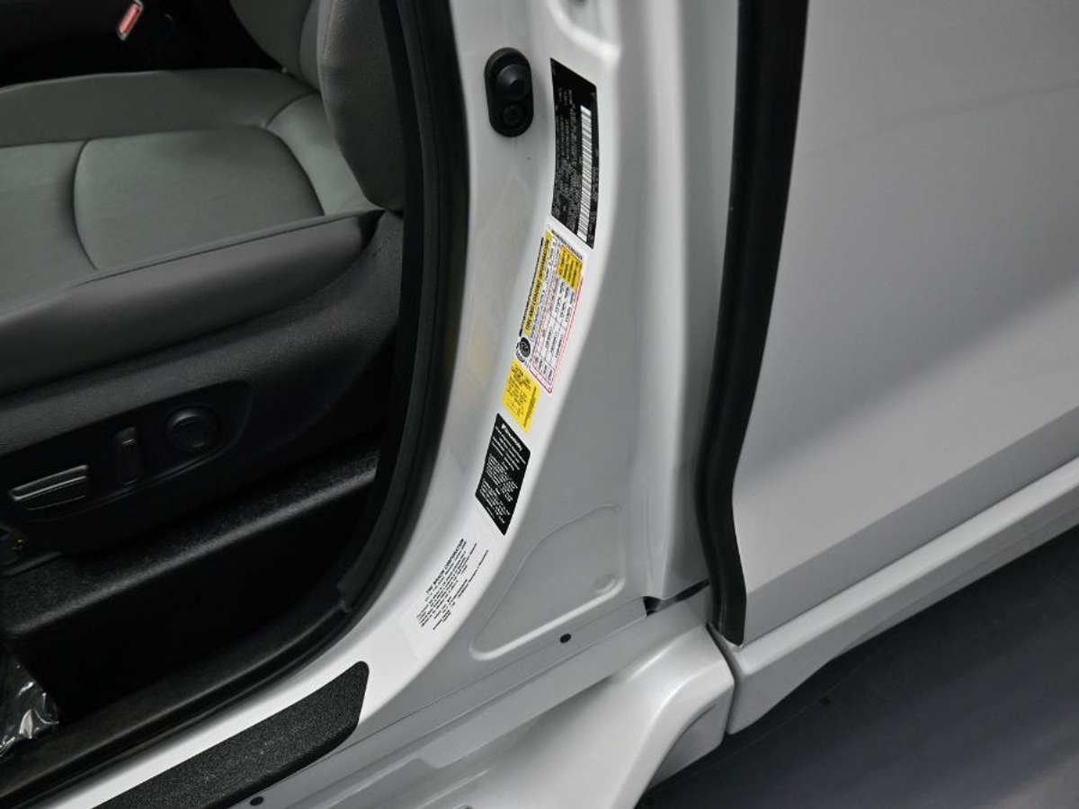 2025 TOYOTA SIENNA - Image 17