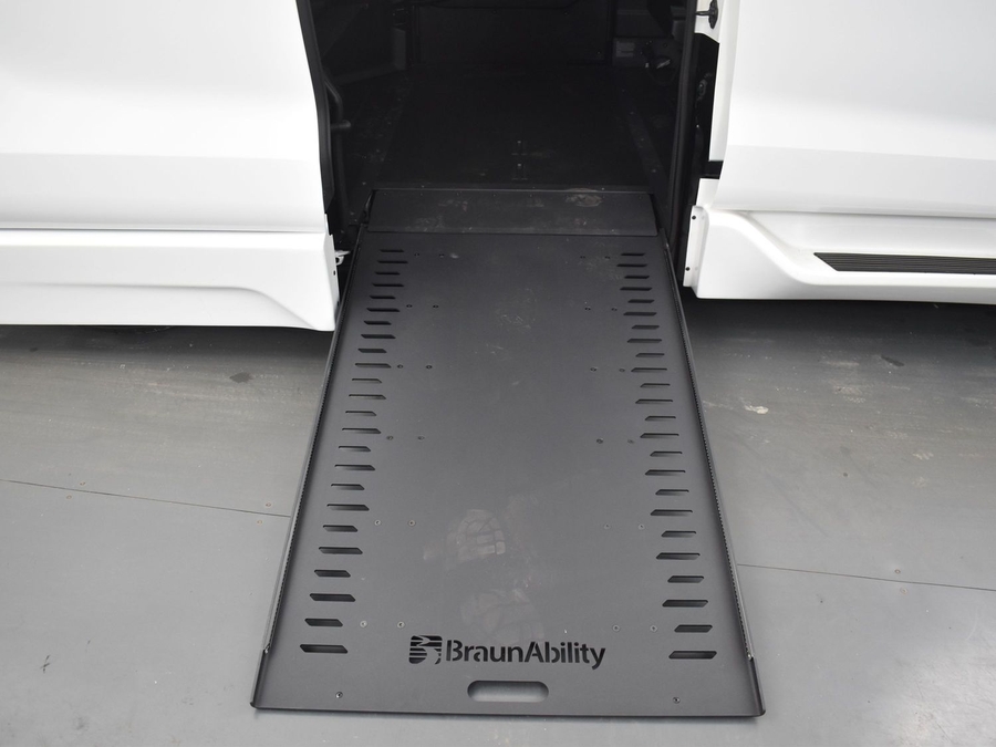 New 2025 Toyota Sienna Hybrid XSE - BraunAbility Side Entry Entry In Floor Automatic Ramp