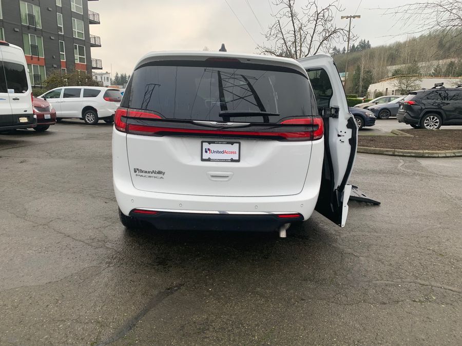 Used 2025 Chrysler Pacifica Select Safety - BraunAbility Side Entry Fold Out Automatic Ramp