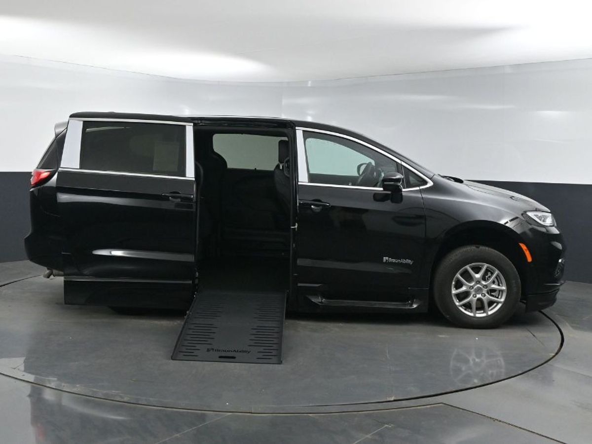 2025 CHRYSLER PACIFICA - Image 8