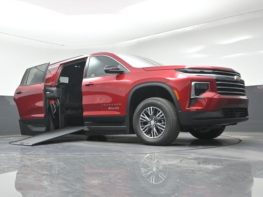 New 2026 Chevrolet Traverse 1LT - BraunAbility Side Entry In Floor Automatic Ramp