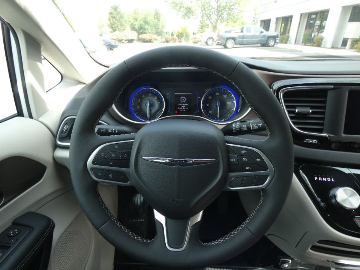 2024 CHRYSLER VOYAGER - Image 12