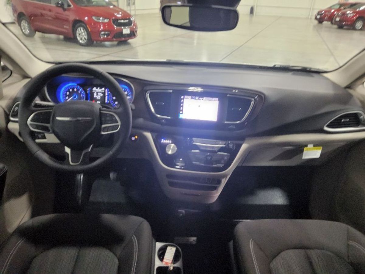 2024 CHRYSLER VOYAGER - Image 9