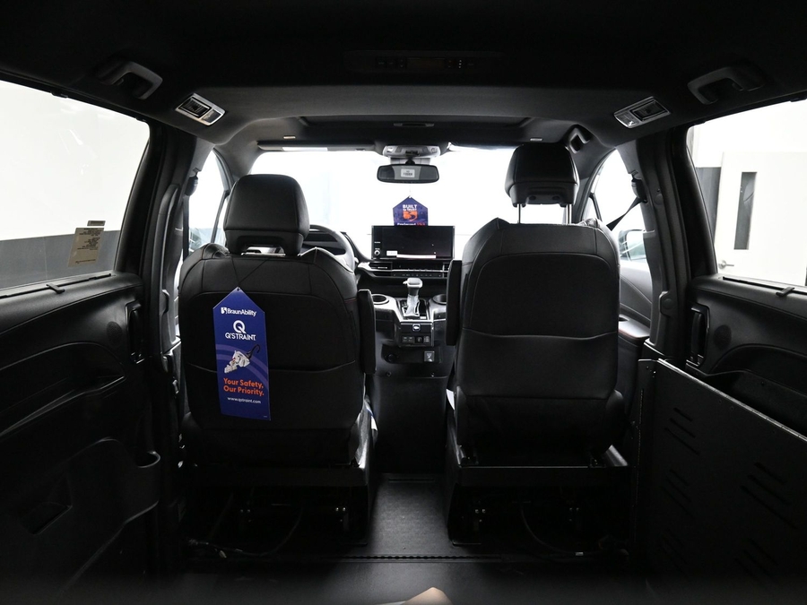 New 2025 Toyota Sienna Hybrid XSE Sport - BraunAbility Side Entry Entry Fold Out Automatic Ramp