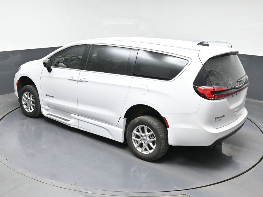 Used 2024 Chrysler Pacifica Touring L - BraunAbility Side Entry Entry Fold Out Automatic Ramp