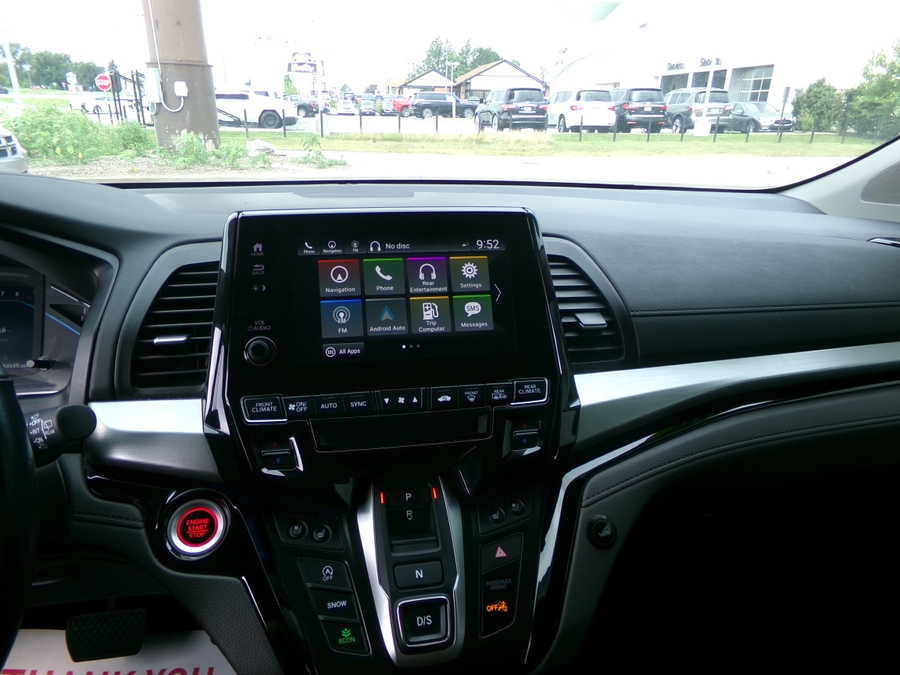 White Honda Odyssey image number 8