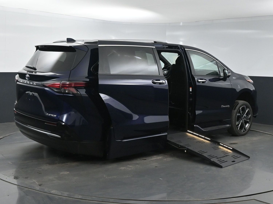 New 2025 Toyota Sienna Hybrid Platinum - BraunAbility Side Entry Entry In Floor Automatic Ramp