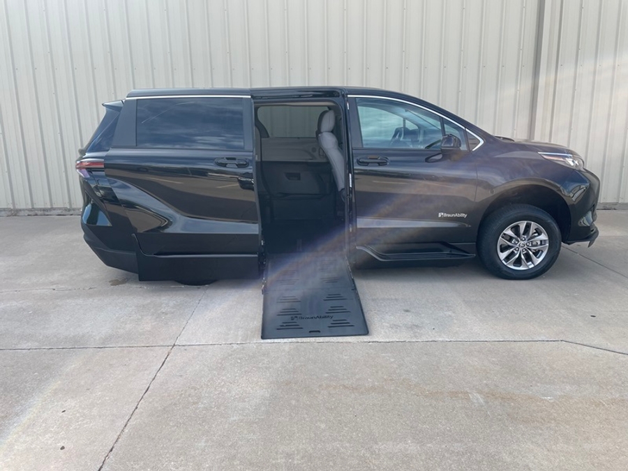 Used 2024 Toyota Sienna Hybrid LE Base - BraunAbility Side Entry Fold Out Automatic Ramp