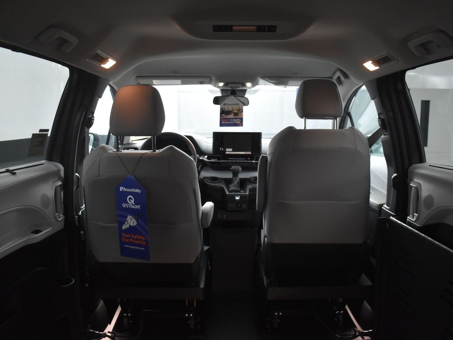 New 2025 Toyota Sienna Hybrid LE - BraunAbility Side Entry Entry Fold Out Automatic Ramp