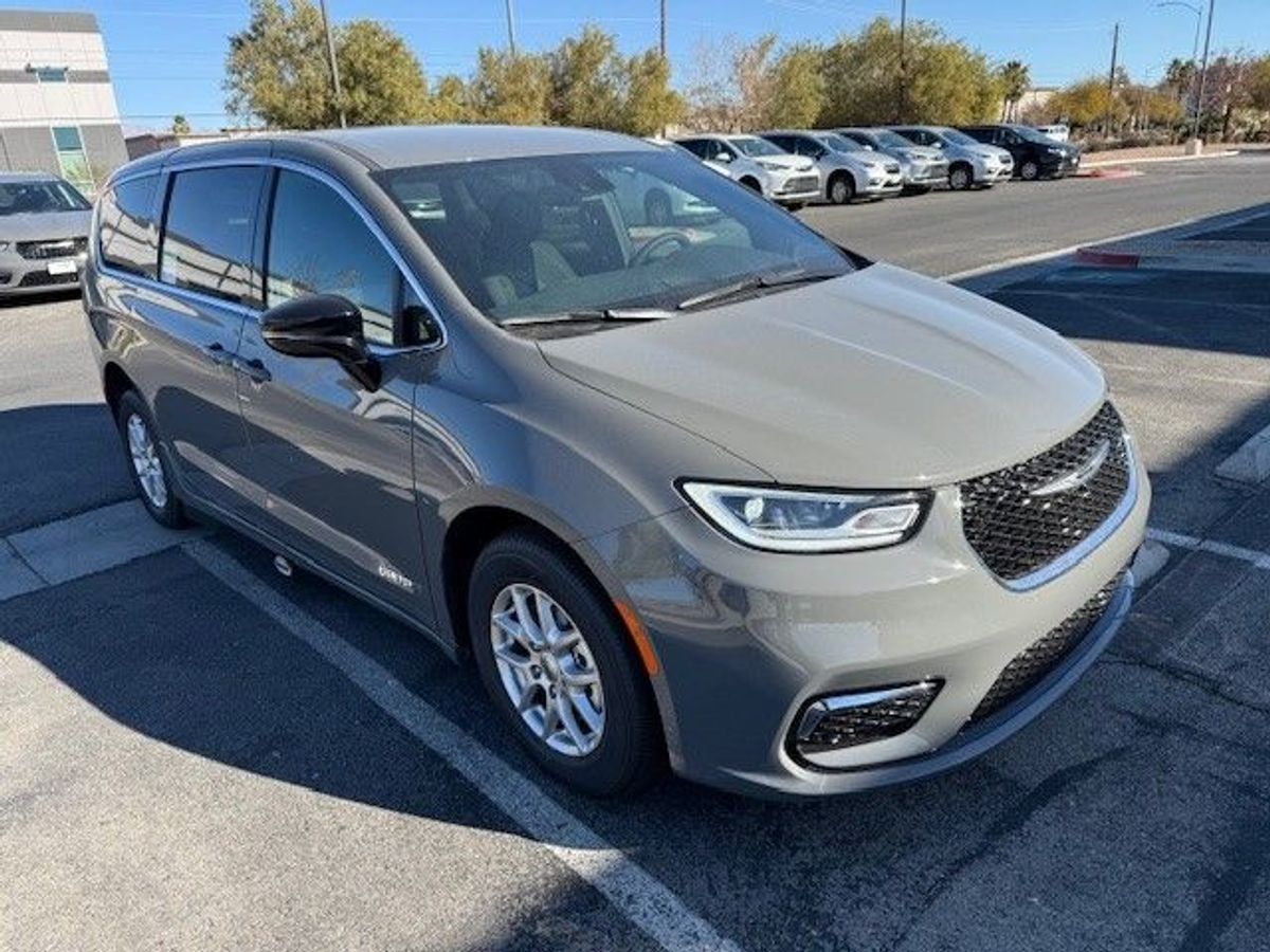 2024 CHRYSLER PACIFICA - Image 3