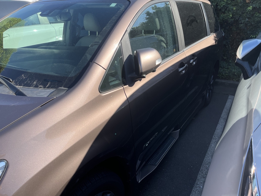 2019 Toyota Sienna XLE's photo