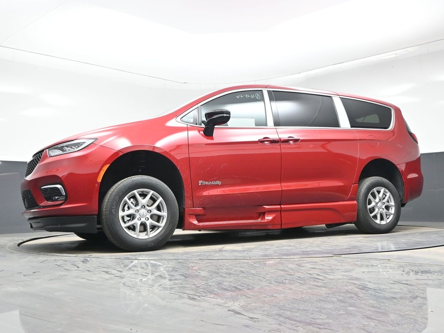 Red Chrysler Pacifica image number 19