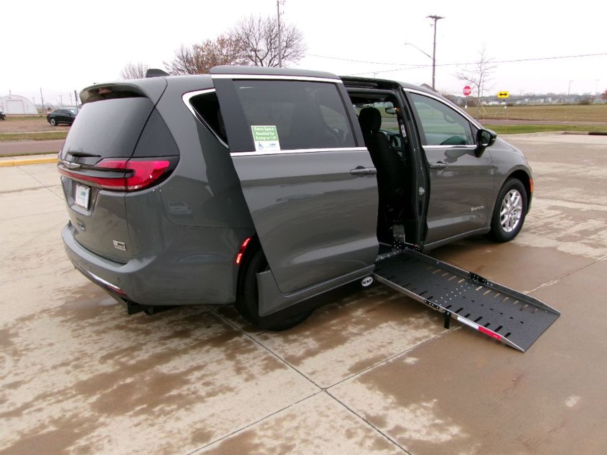 2024 CHRYSLER PACIFICA - Image 6