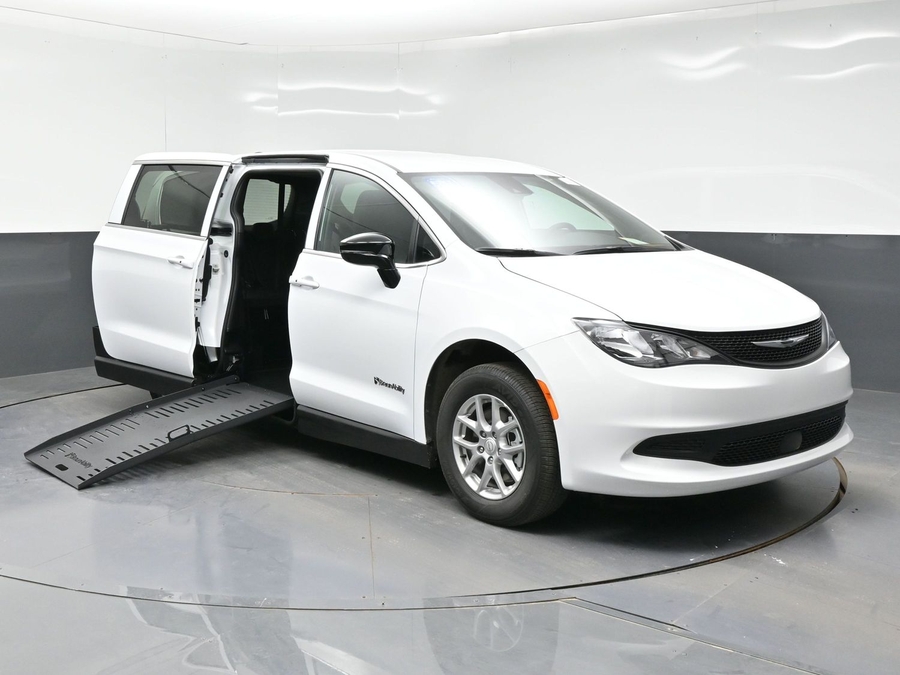2026 Chrysler Voyager's photo