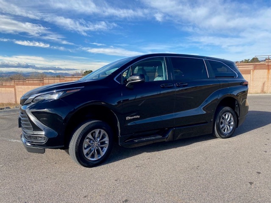 Used 2024 Toyota Sienna Hybrid LE - BraunAbility Side Entry Entry Fold Out Automatic Ramp