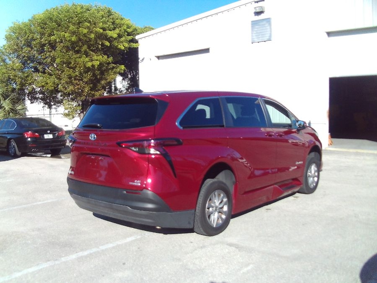 2022 TOYOTA SIENNA - Image 7