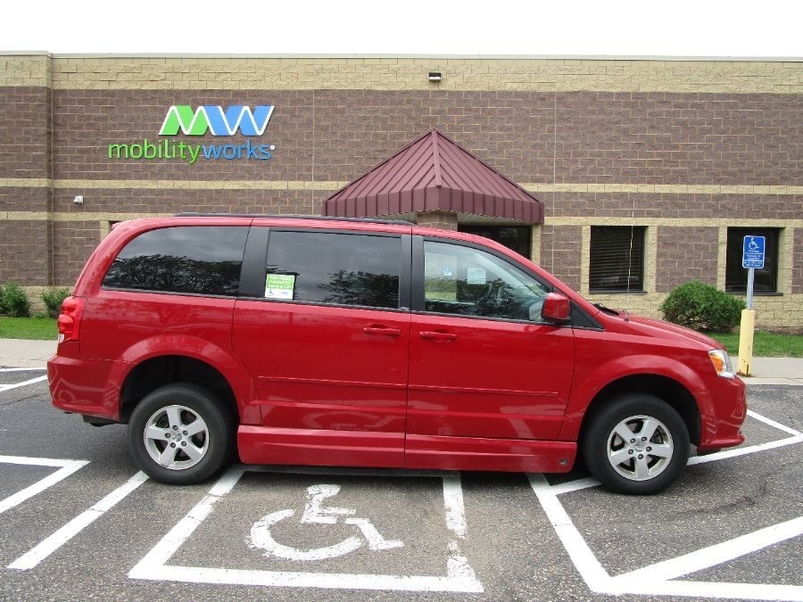 Red Dodge Grand Caravan image number 3
