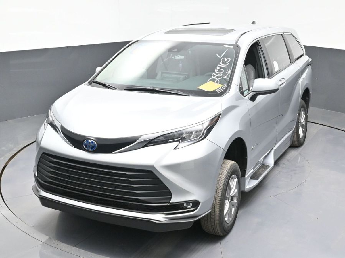 2025 TOYOTA SIENNA - Image 24
