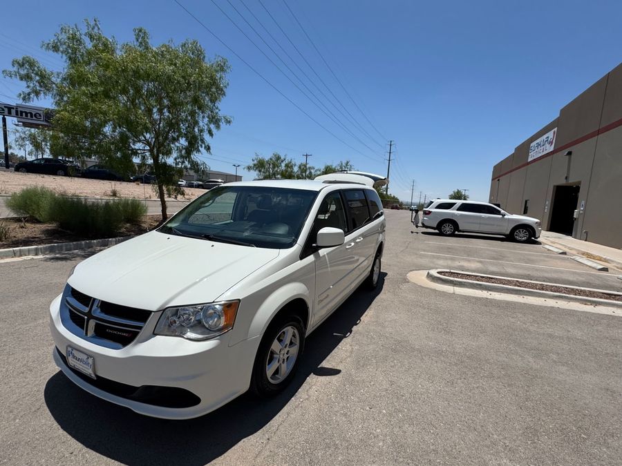 Used 2013 Dodge GC SXT - BraunAbility Side Entry Entry Fold Out Manual Ramp