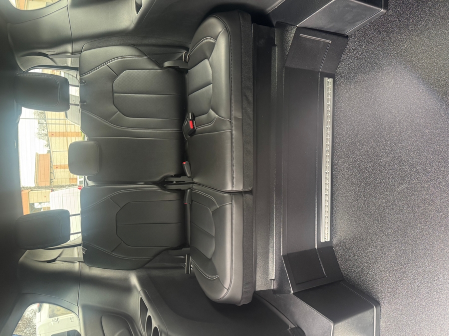 Blue Chrysler Pacifica image number 9