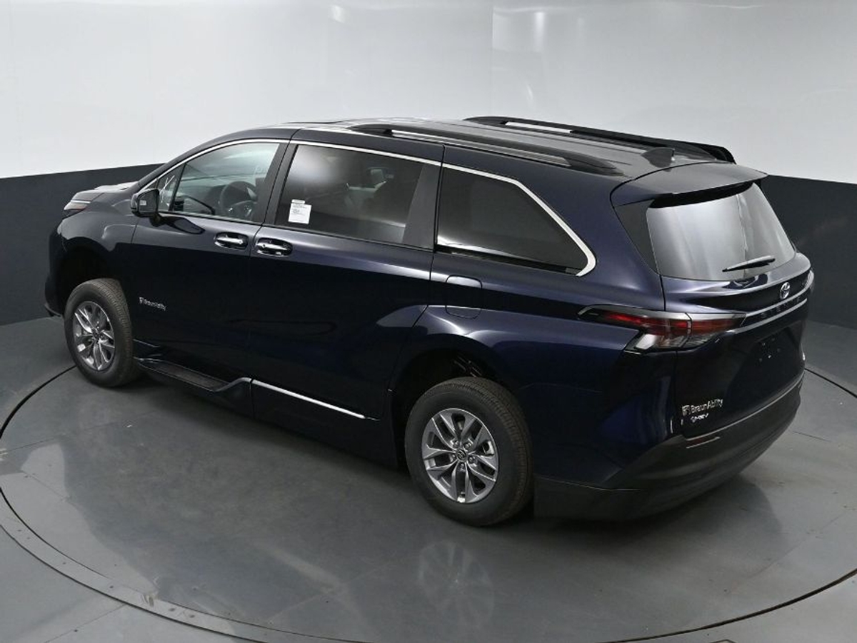 2025 TOYOTA SIENNA - Image 25