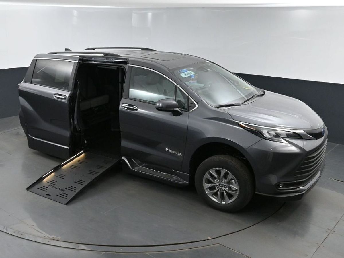 2025 TOYOTA SIENNA - Image 23