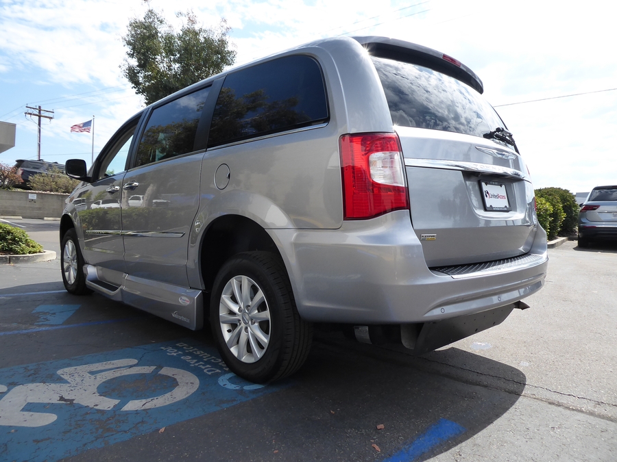 Used 2016 Chrysler Town and Country Limited Platinum - VMI Side Entry In Floor Automatic Ramp