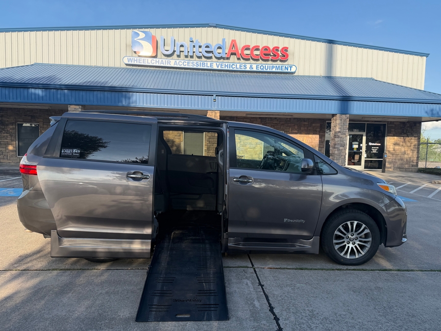 Used 2020 Toyota Sienna XLE - BraunAbility Side Entry Fold Out Automatic Ramp