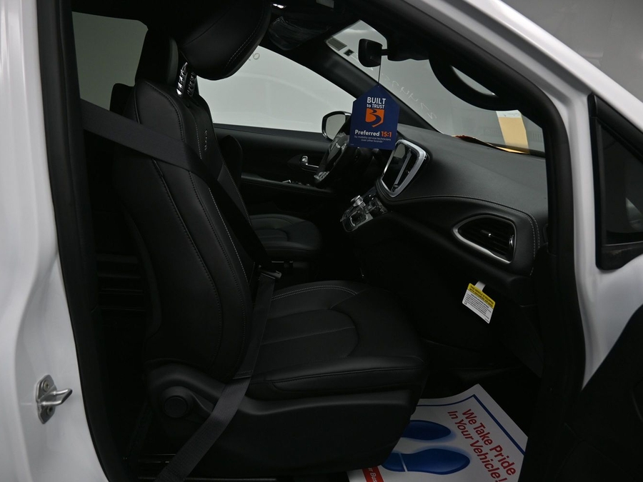New 2026 Chrysler Pacifica Select Sport - BraunAbility Side Entry Fold Out Automatic Ramp