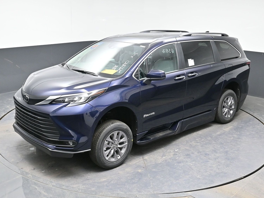 New 2026 Toyota Sienna XLE Add - BraunAbility Side Entry Entry Fold Out Automatic Ramp
