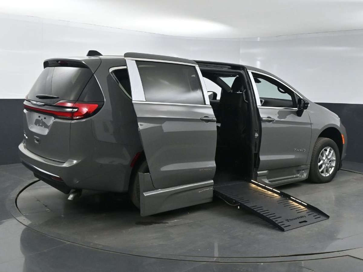 2025 CHRYSLER PACIFICA - Image 7