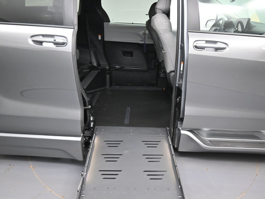 New 2026 Toyota Sienna Hybrid XLE Add - BraunAbility Side Entry Entry Fold Out Automatic Ramp