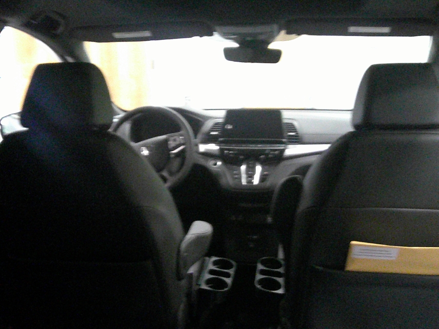 Grey Honda Odyssey image number 8
