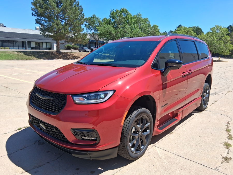Red Chrysler Pacifica image number 1