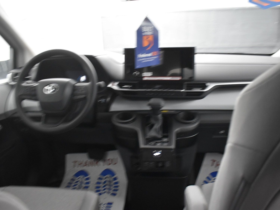 New 2025 Toyota Sienna Hybrid LE - BraunAbility Side Entry Entry Fold Out Automatic Ramp