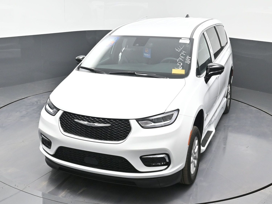 New 2025 Chrysler Pacifica Select Safety - BraunAbility Side Entry Entry Fold Out Automatic Ramp