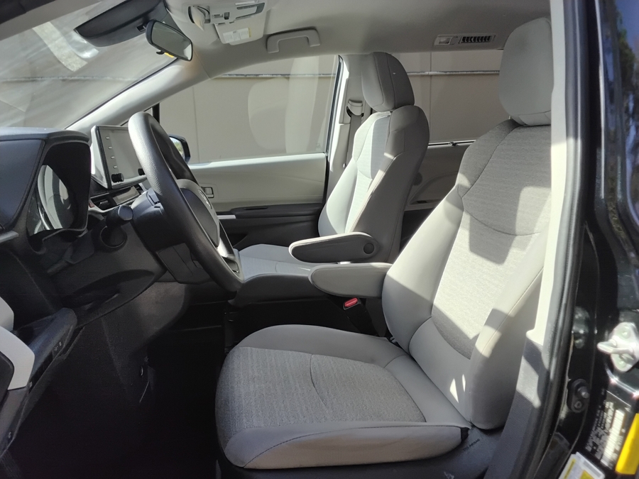 Black Toyota Sienna image number 11