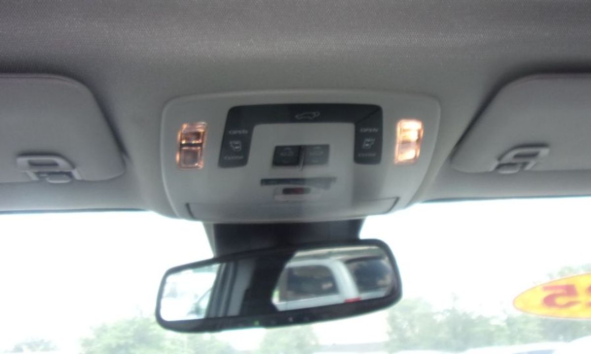 Black Toyota Sienna image number 13