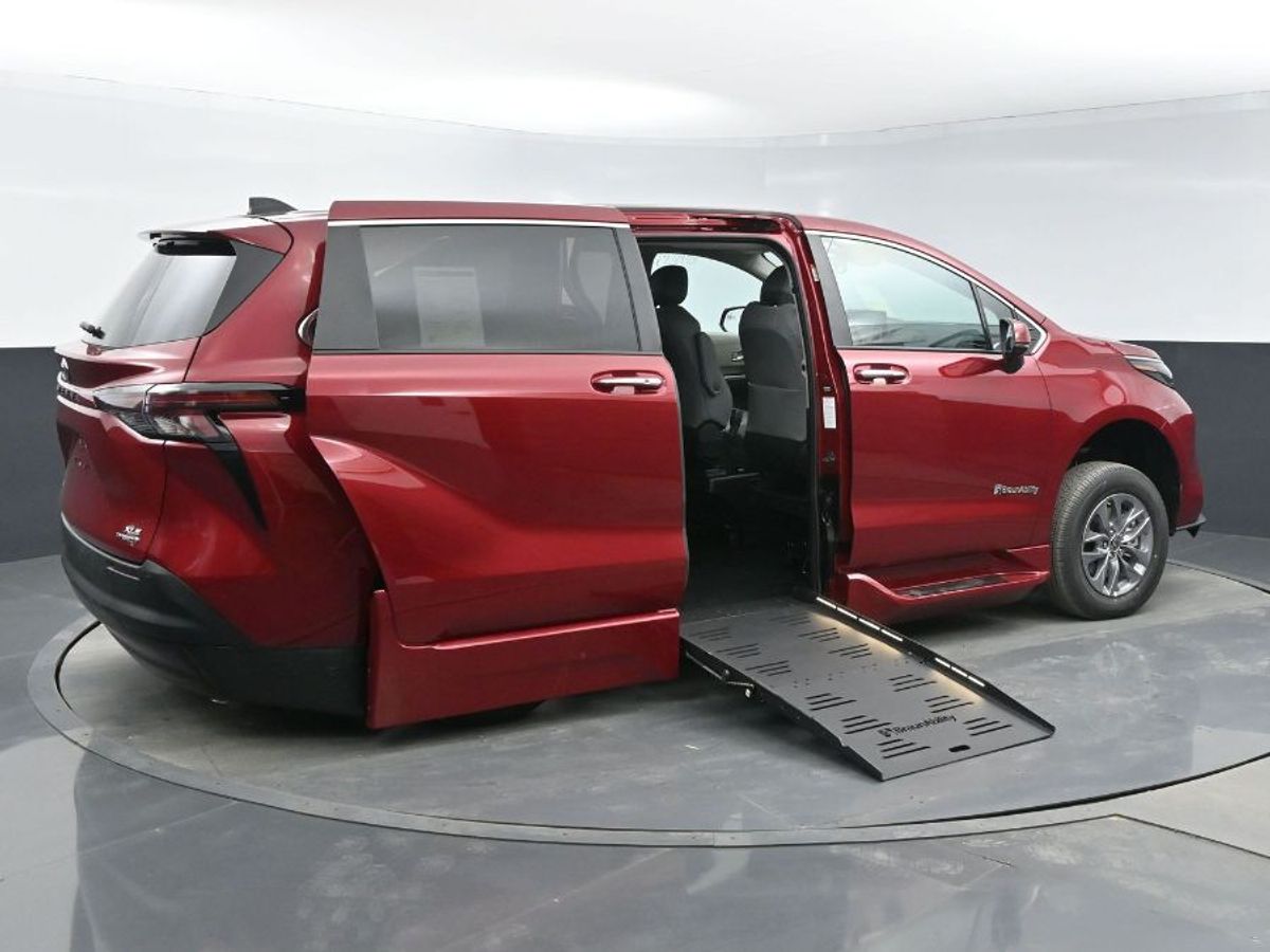 Red Toyota Sienna image number 26