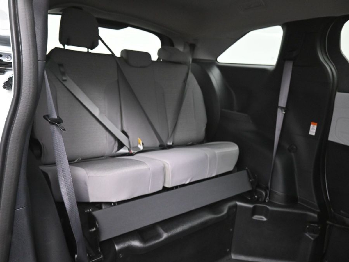 2025 TOYOTA SIENNA - Image 8