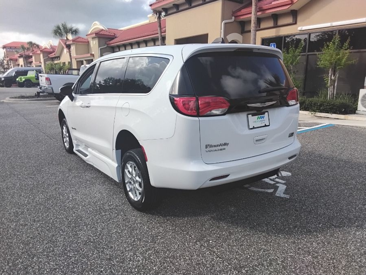 2023 CHRYSLER VOYAGER - Image 37
