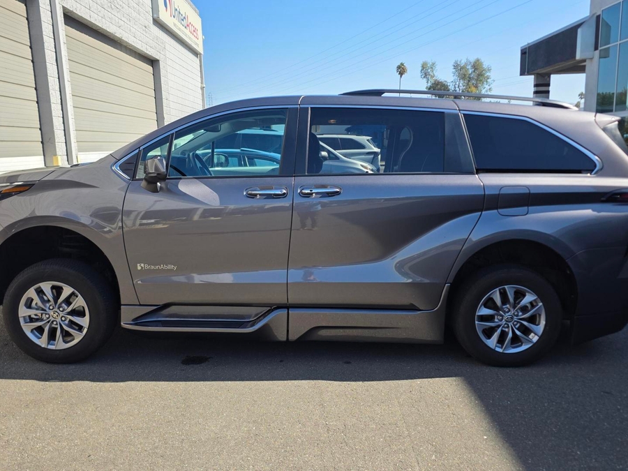 Used 2024 Toyota Sienna Hybrid XLE Base - BraunAbility Side Entry Fold Out Automatic Ramp