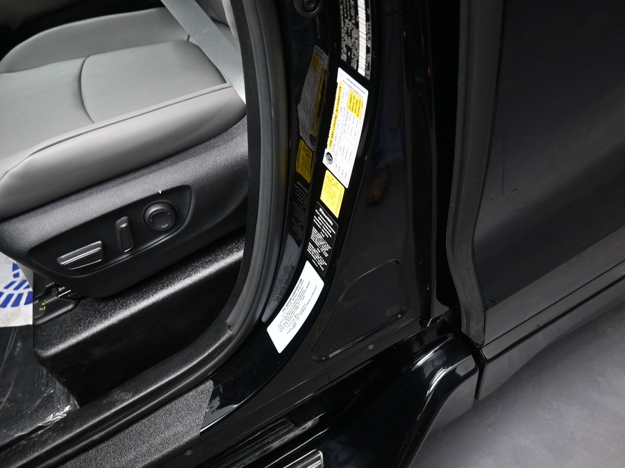 Black Toyota Sienna image number 16