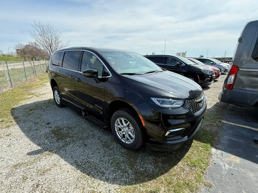Número de imagen Chrysler Pacifica negro 2