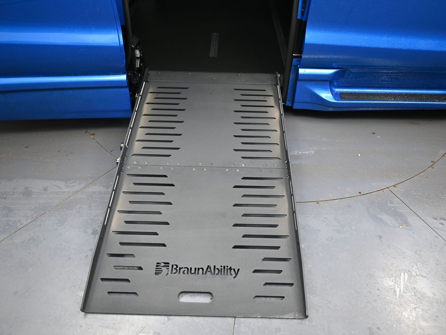 New 2026 Chrysler Pacifica Select Sport - BraunAbility Side Entry Entry Fold Out Automatic Ramp