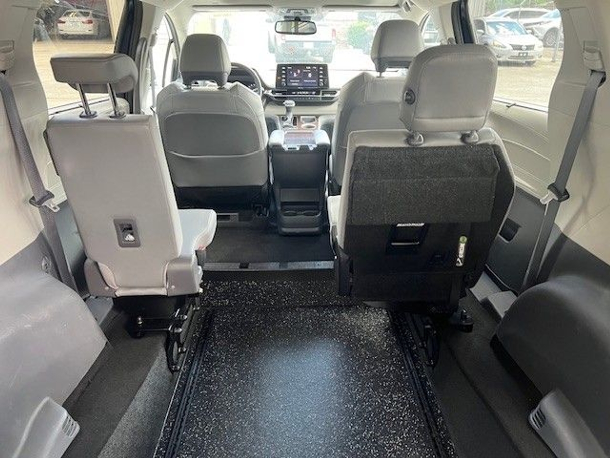 2024 TOYOTA SIENNA - Image 7